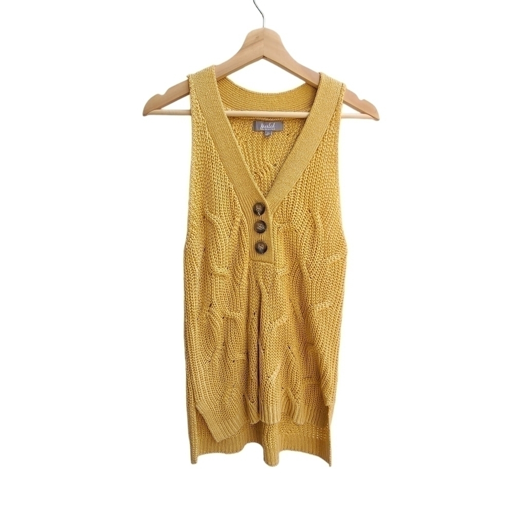 Marled Loose Knit Sleeveless Shirt with Button Detail, Size Medium